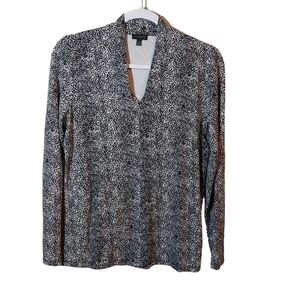 𝅺TALBOTS LADIES LONG SLEEVE ANIMAL PRINT TOP- M